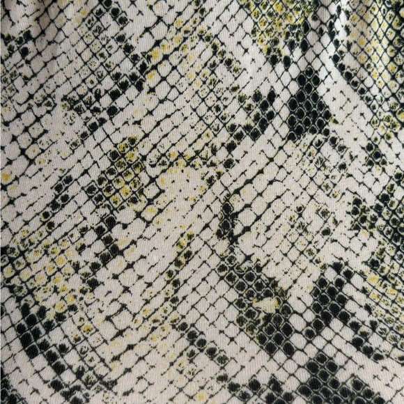 GUESS snakeskin print long sleeve bodysuit. Size XS. - Picture 4 of 4